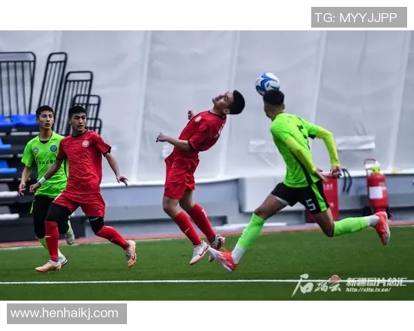 少年逐梦绿茵场模仿球星事迹点燃奋进激情